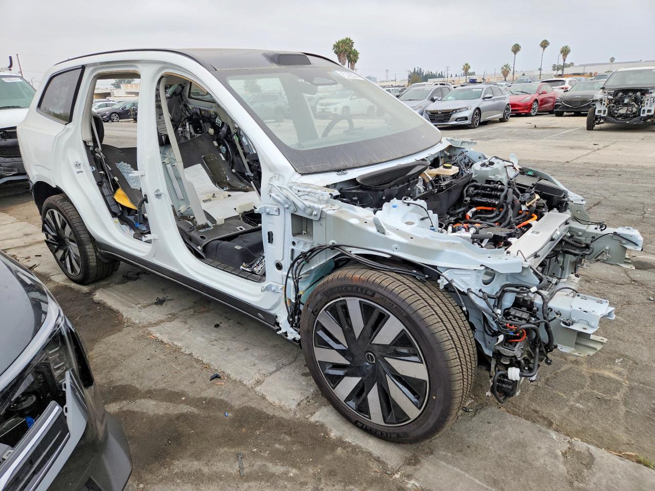 2025 VOLVO Ex90