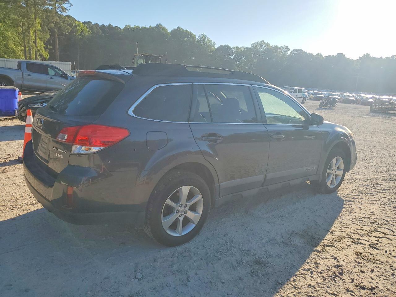 2013 SUBARU Outback