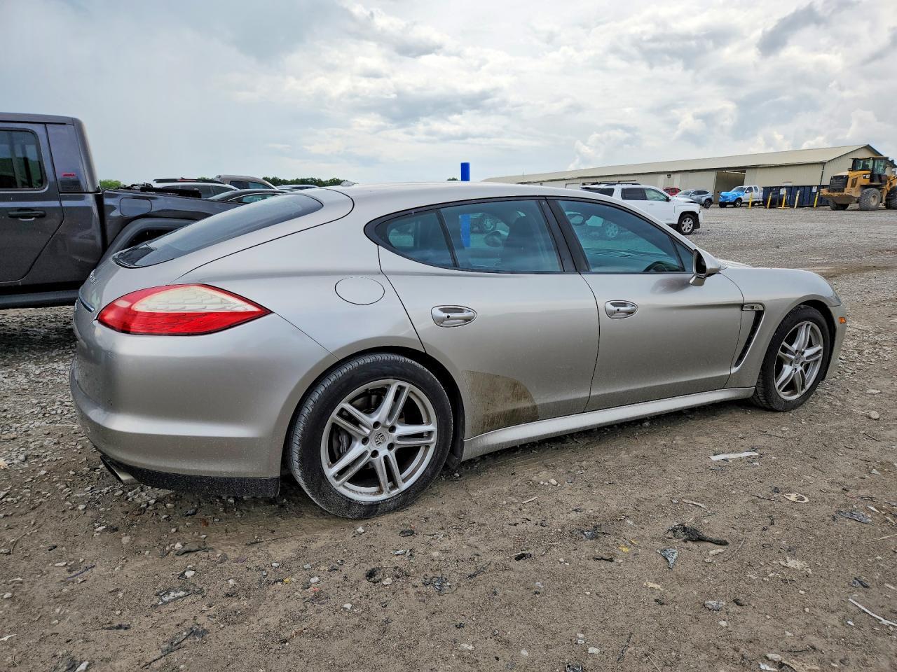 2011 PORSCHE Panamera
