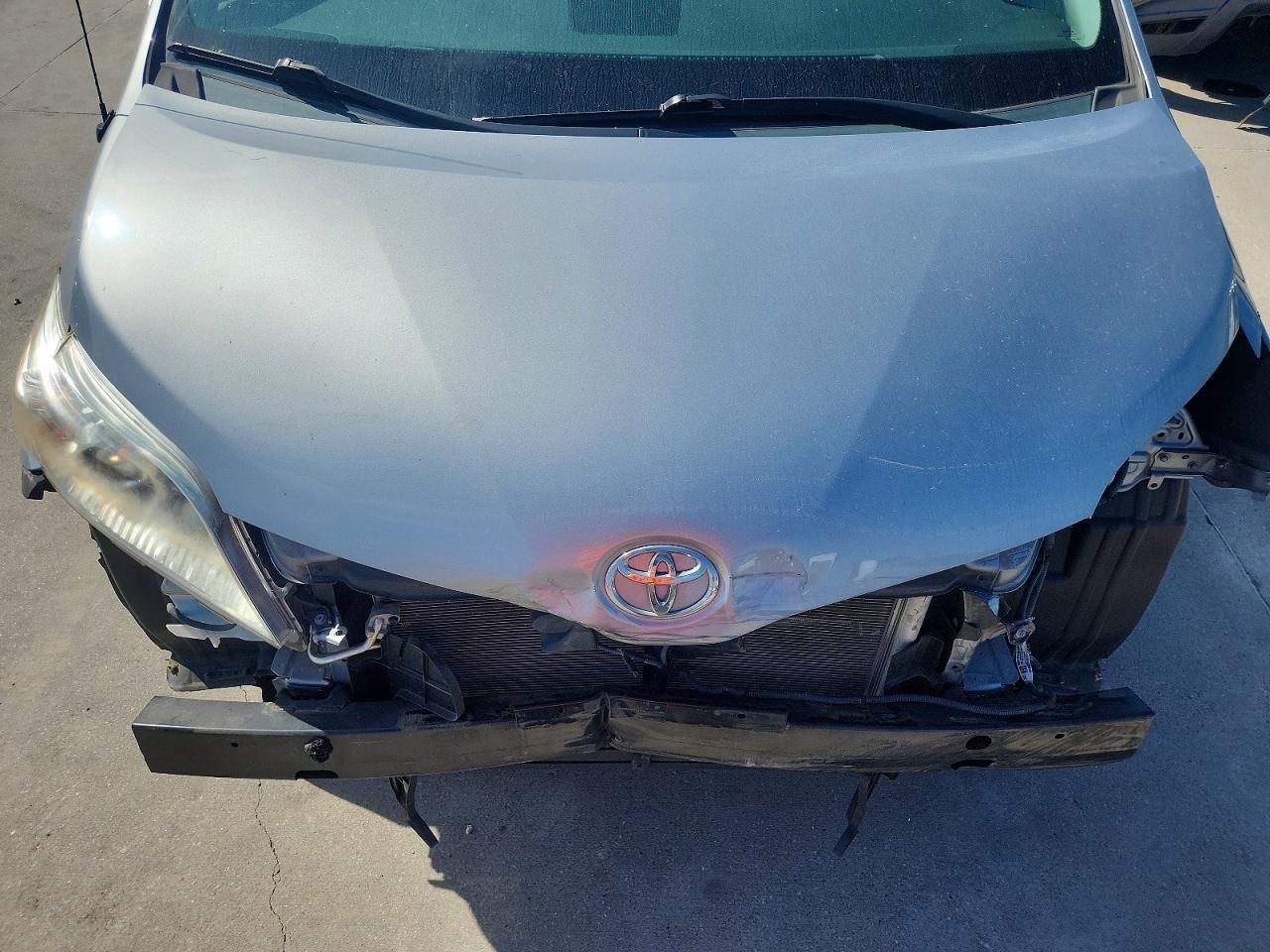 2014 TOYOTA SIENNA