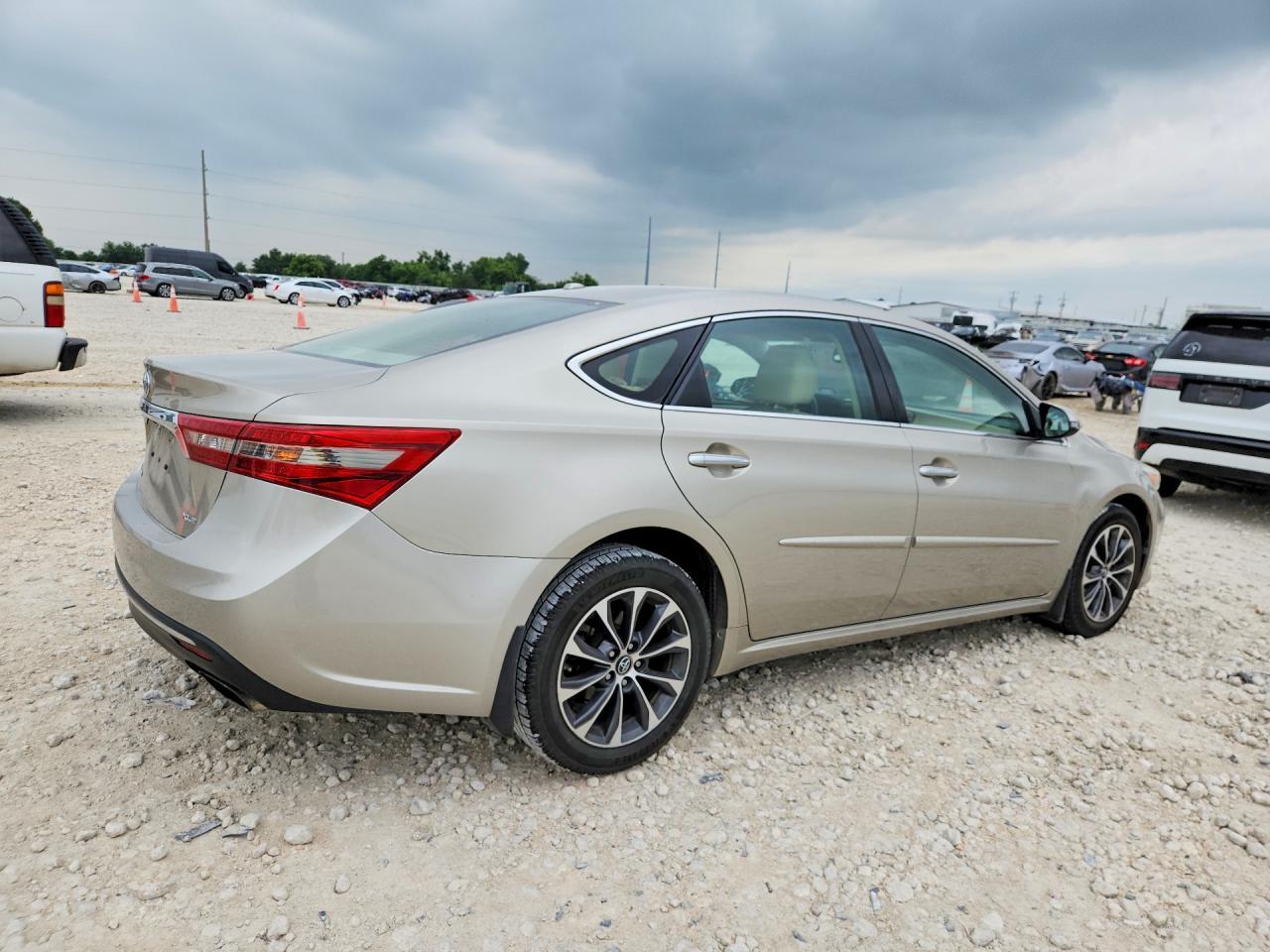 2016 TOYOTA Avalon
