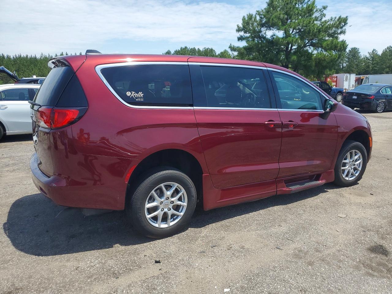 2022 CHRYSLER Voyager