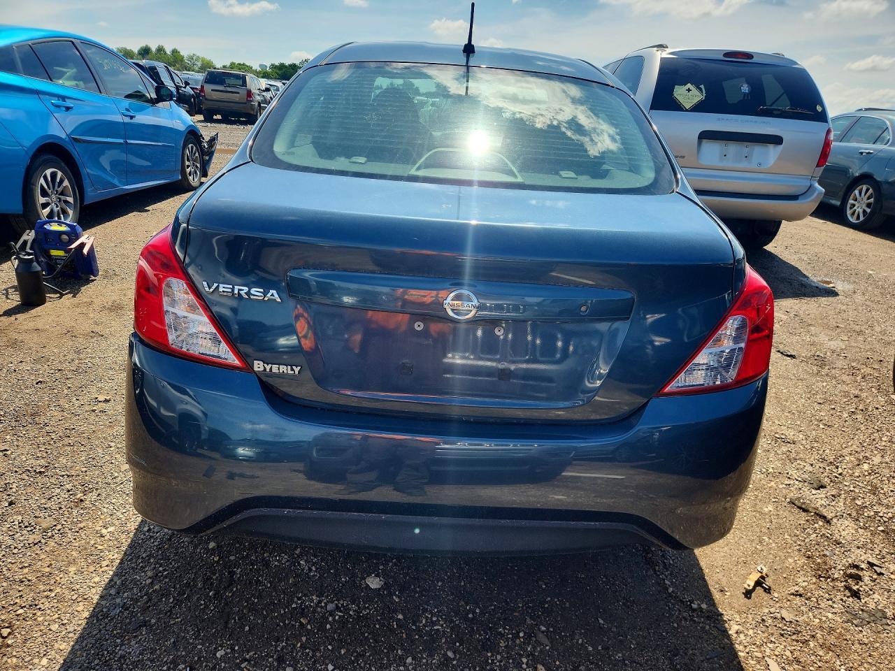 2015 NISSAN VERSA