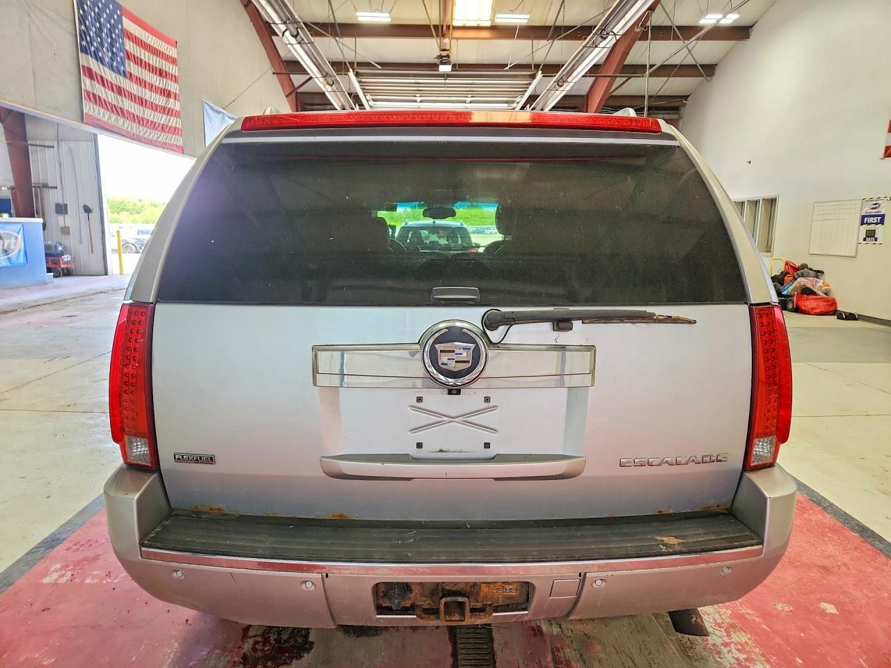 2011 CADILLAC ESCALADE