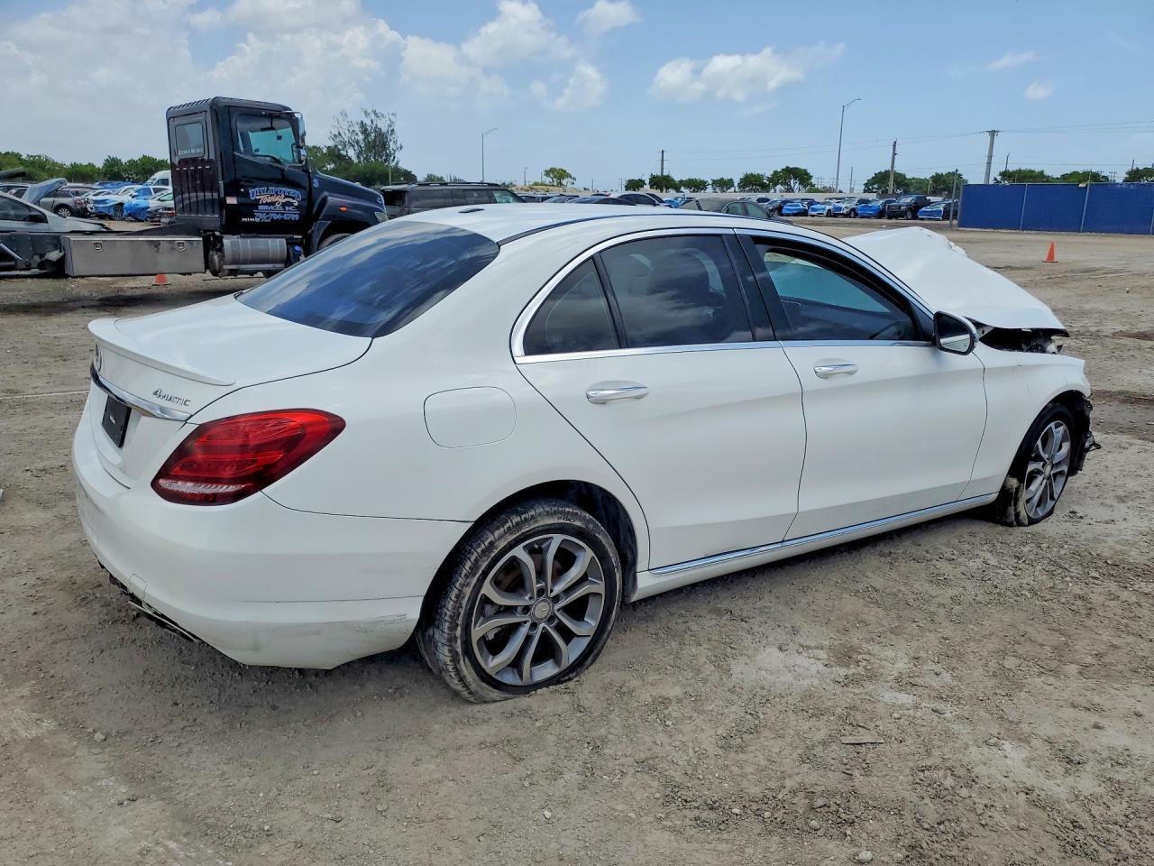 2016 MERCEDES-BENZ C-CLASS