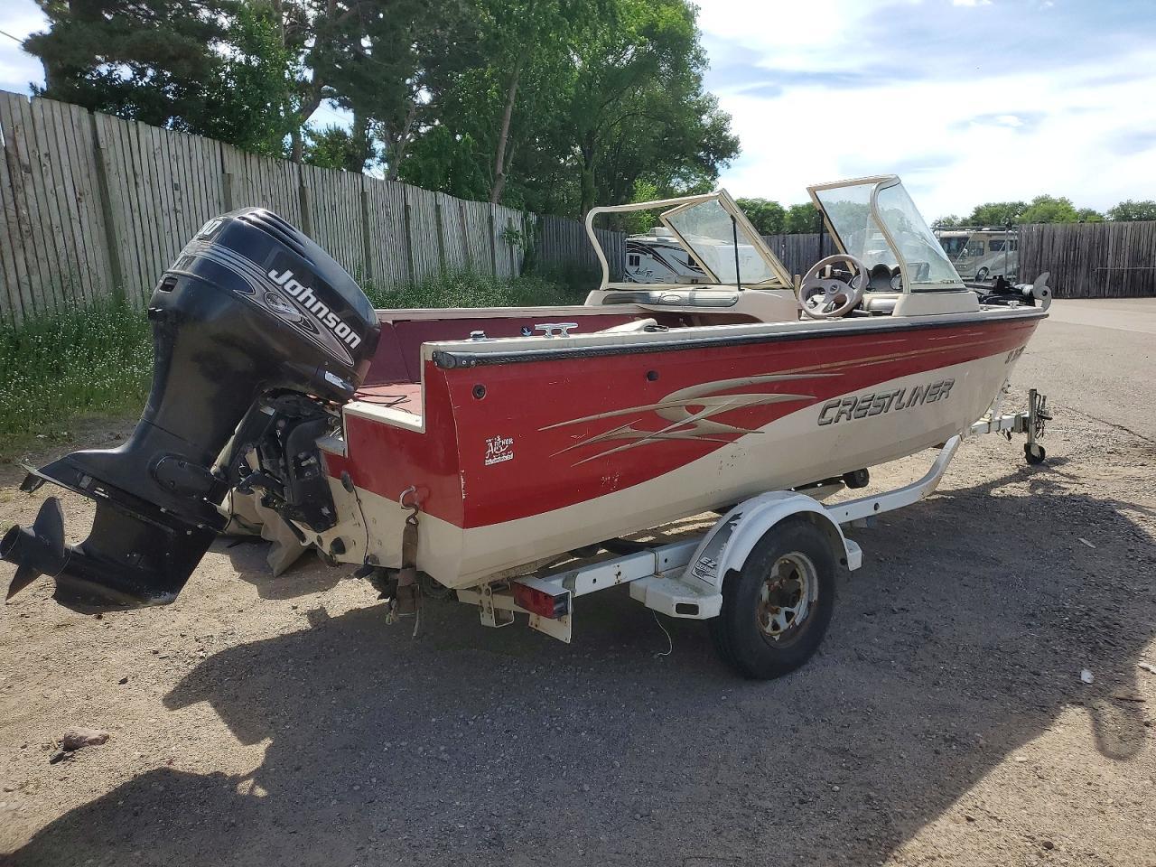2001 CRESTLINER Boat