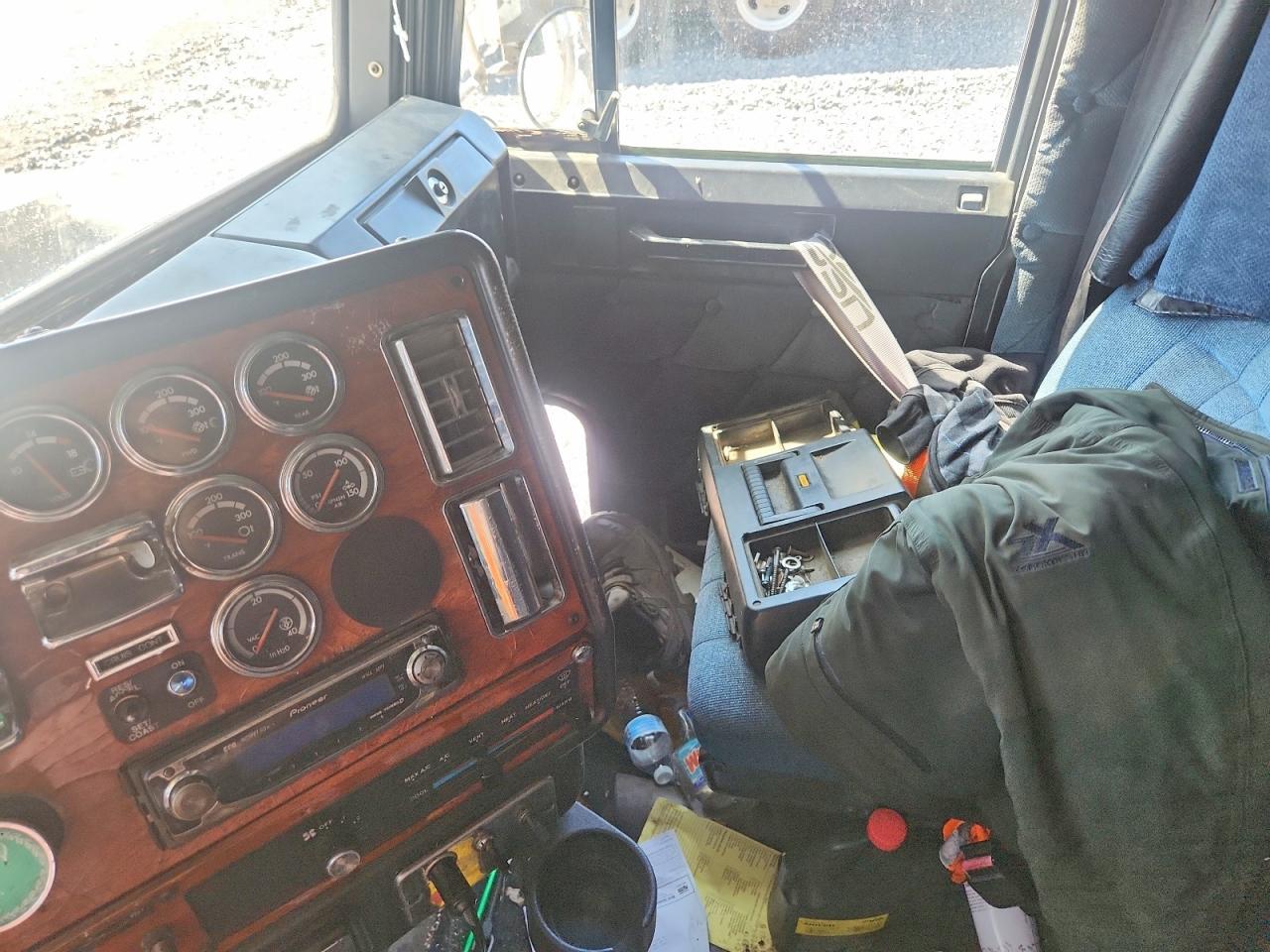 1999 FREIGHTLINER Conventional