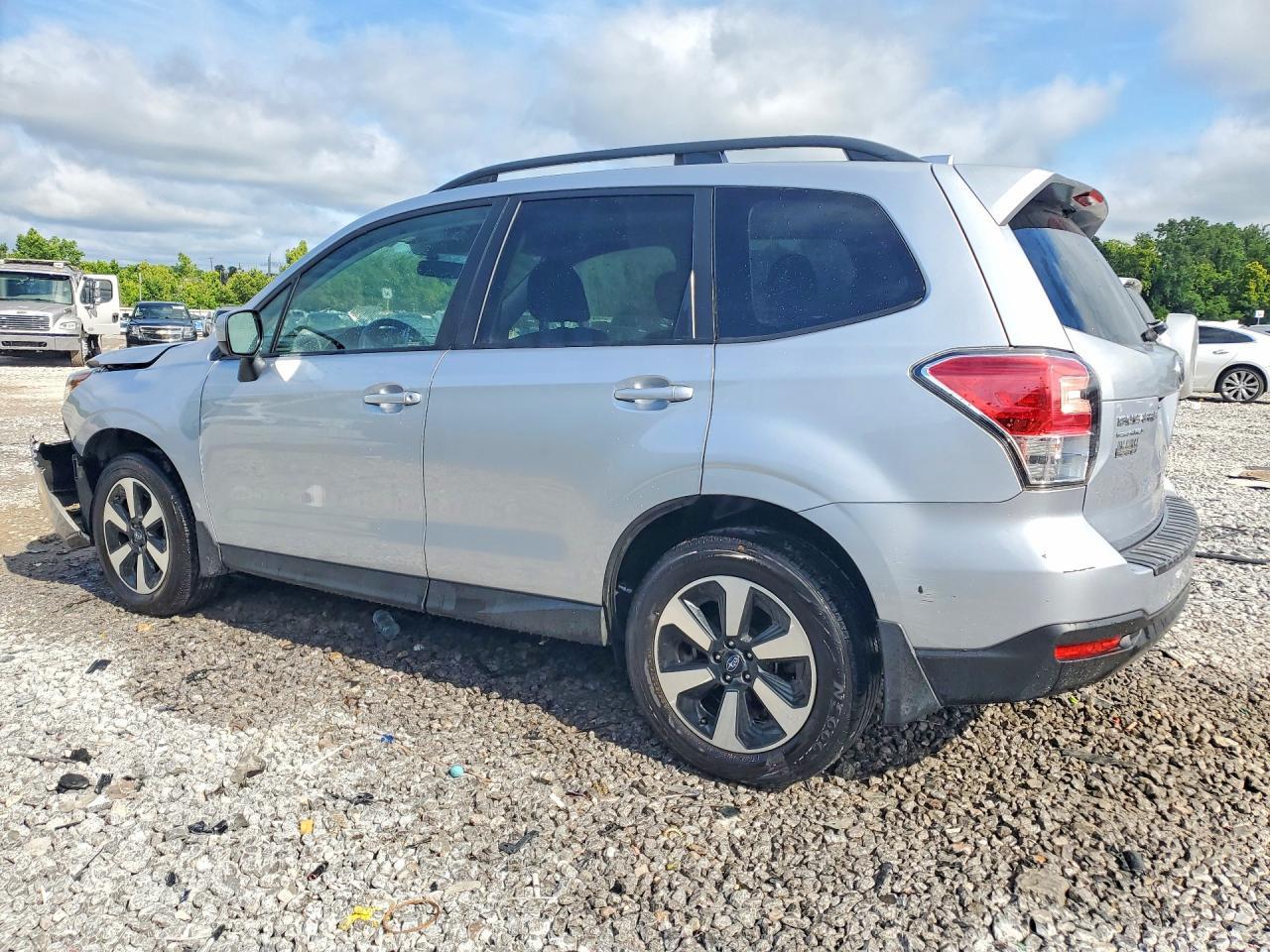 2017 SUBARU FORESTER