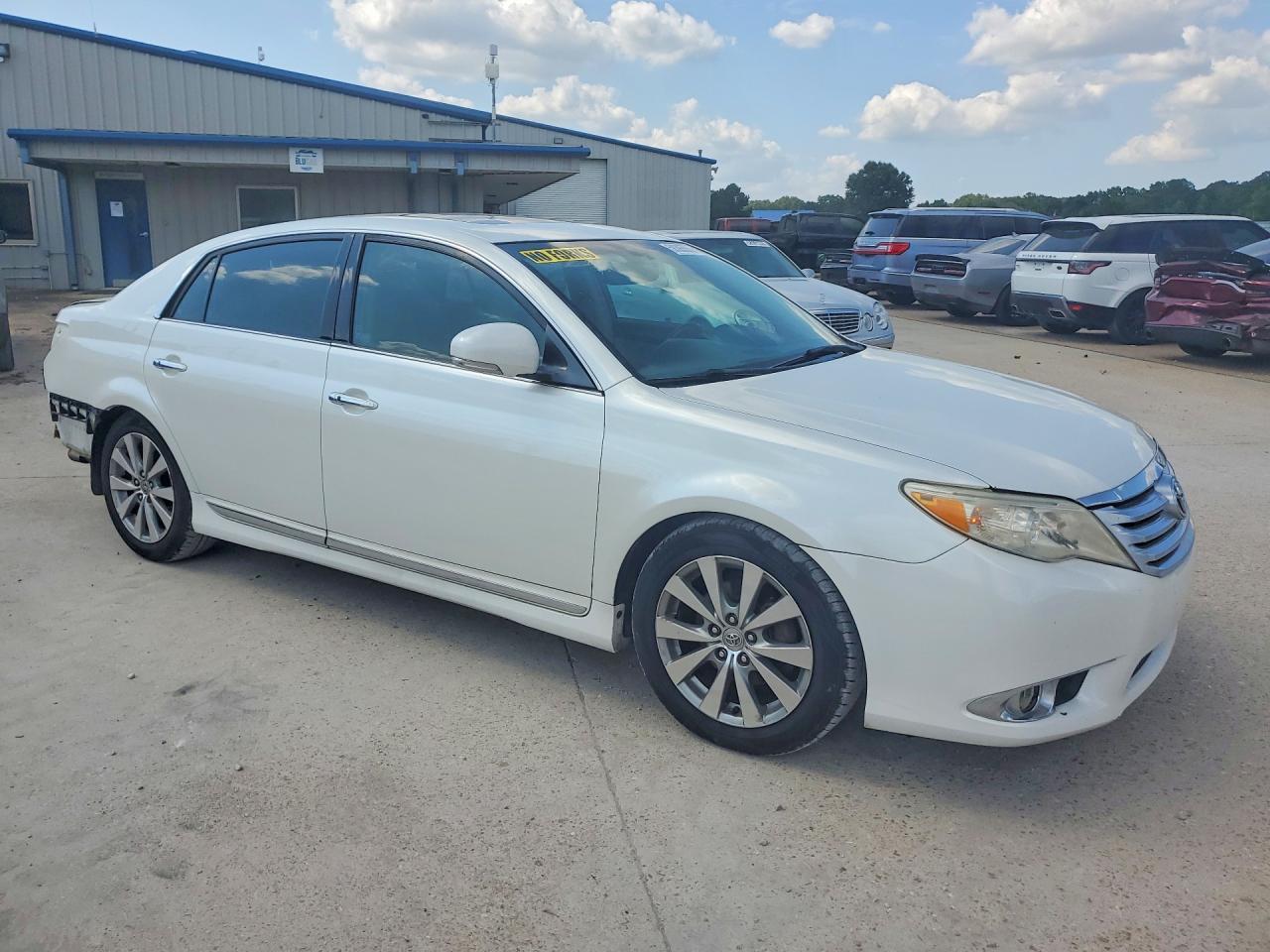 2011 TOYOTA Avalon