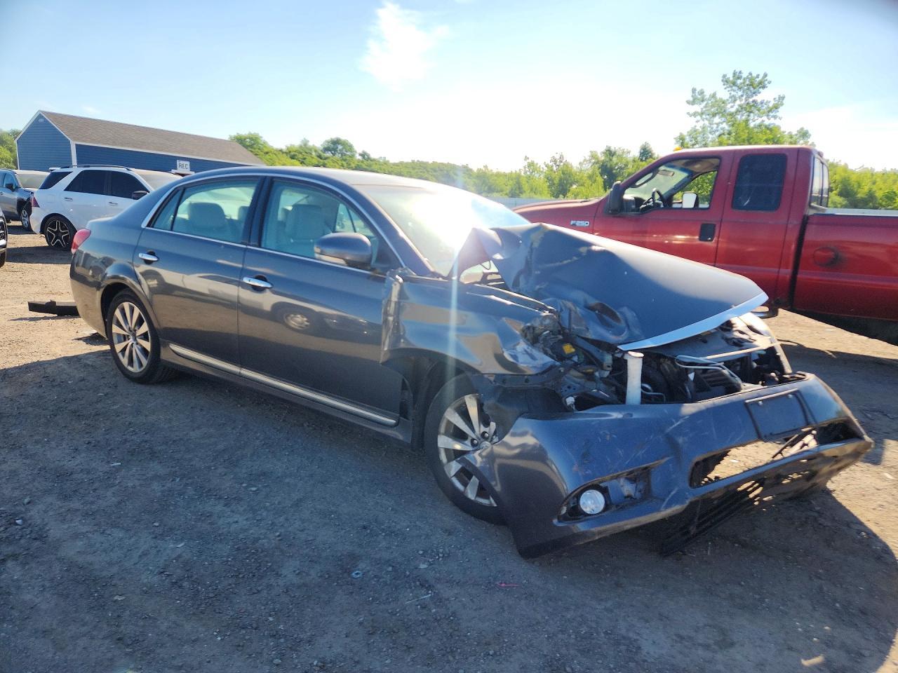 2011 TOYOTA Avalon