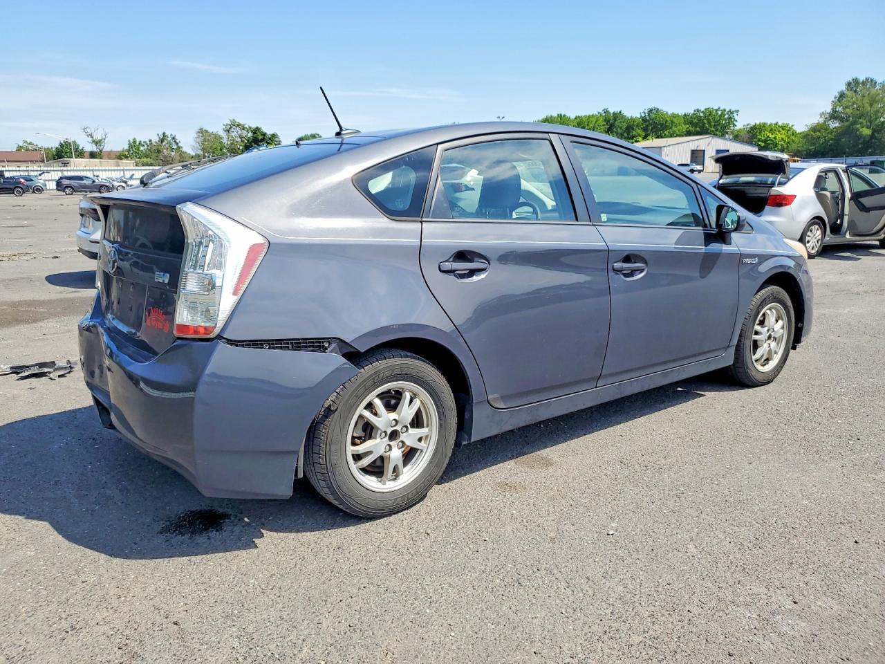 2011 TOYOTA PRIUS