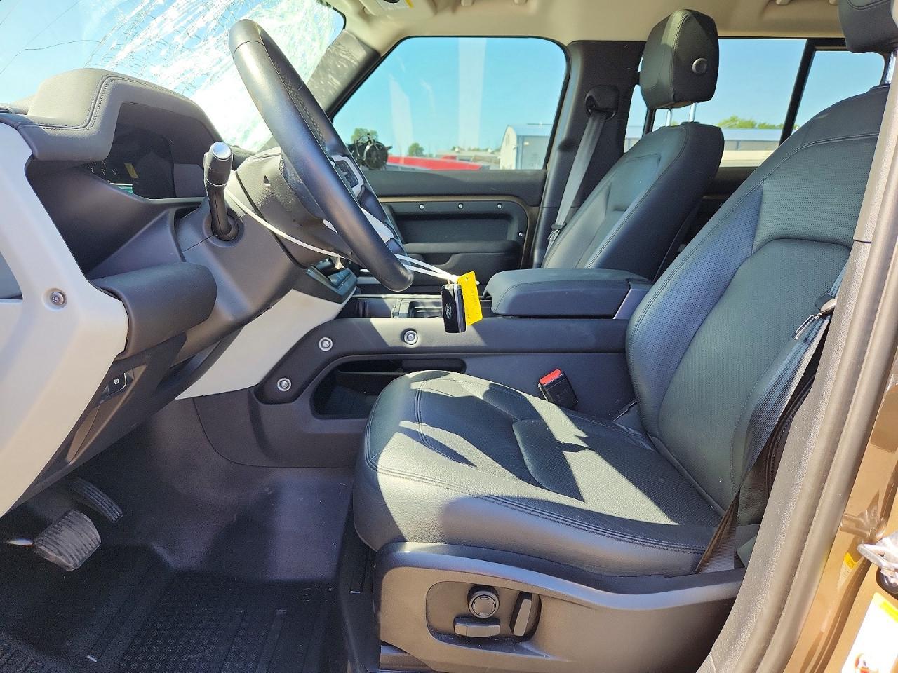 2024 LAND ROVER Defender