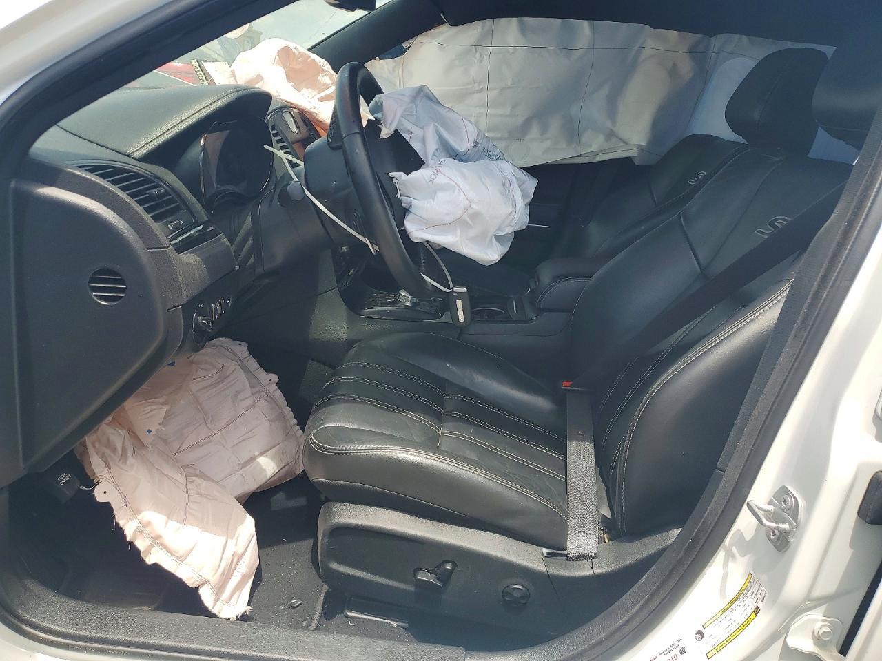 2019 CHRYSLER 300
