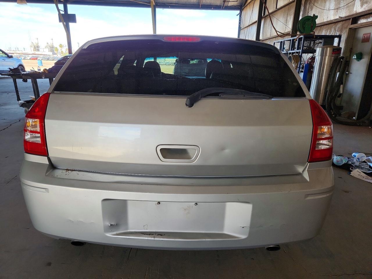 2005 DODGE MAGNUM