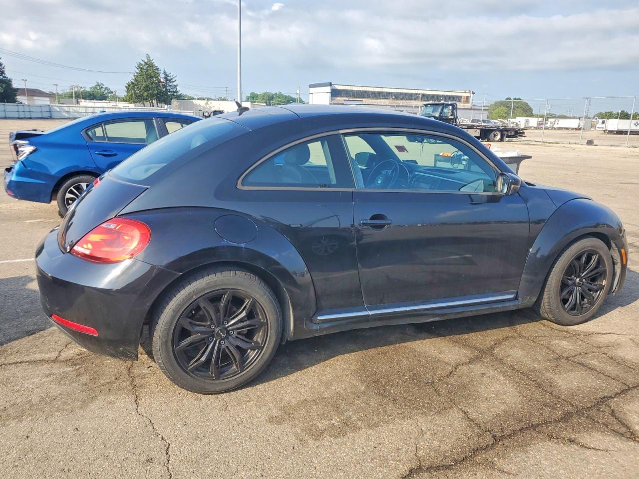 2012 VOLKSWAGEN Beetle