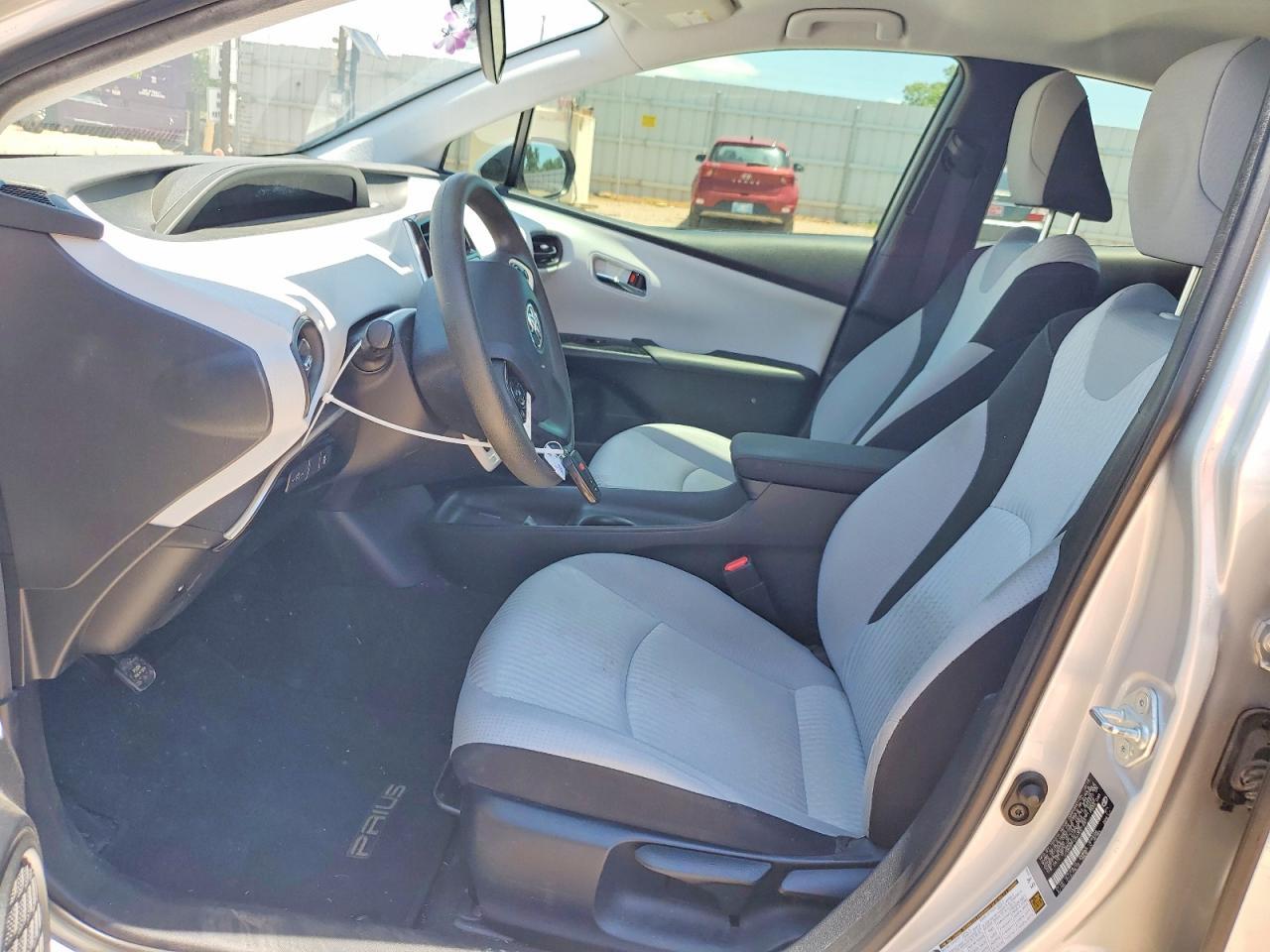 2016 TOYOTA PRIUS