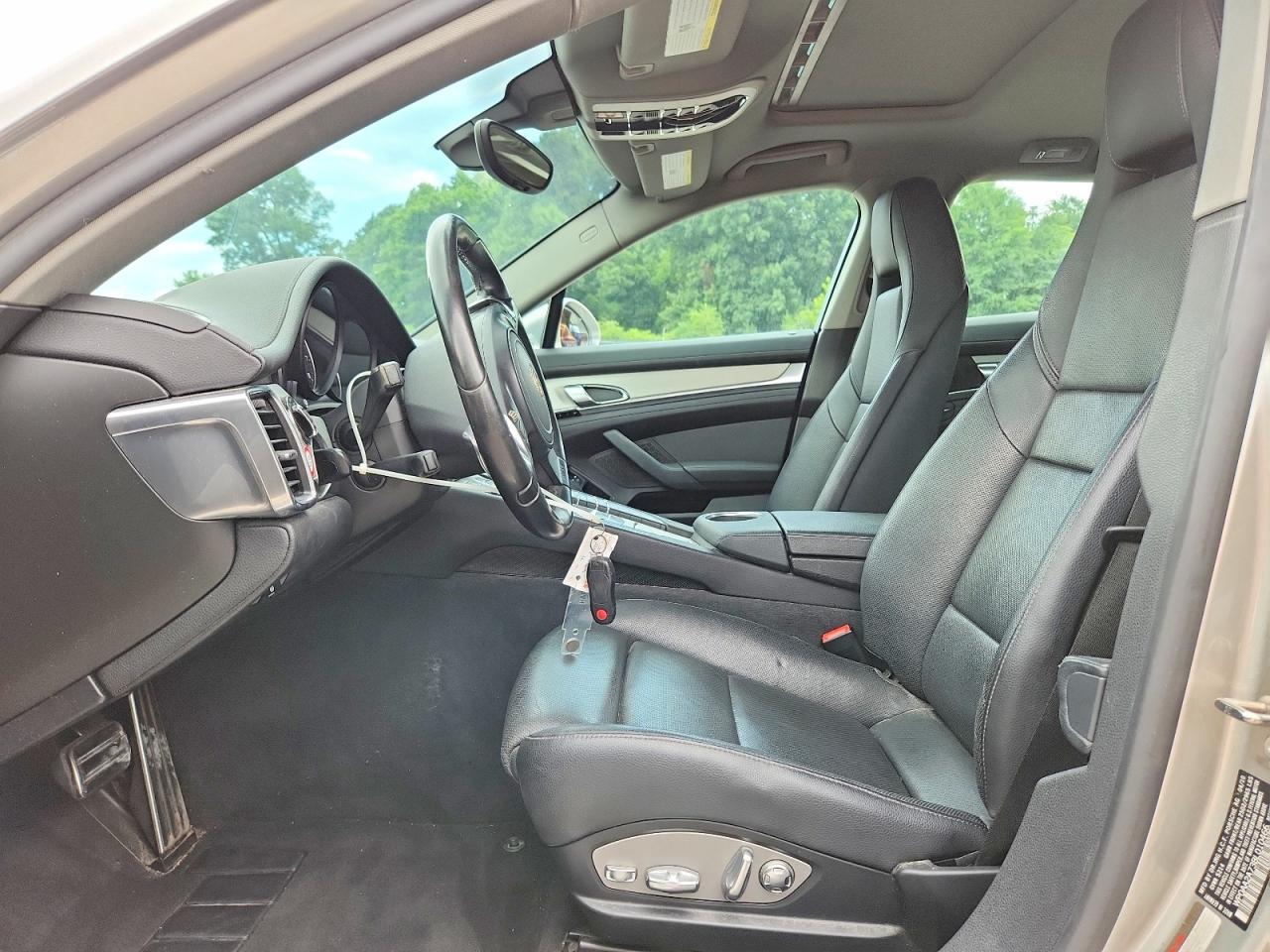 2011 PORSCHE Panamera