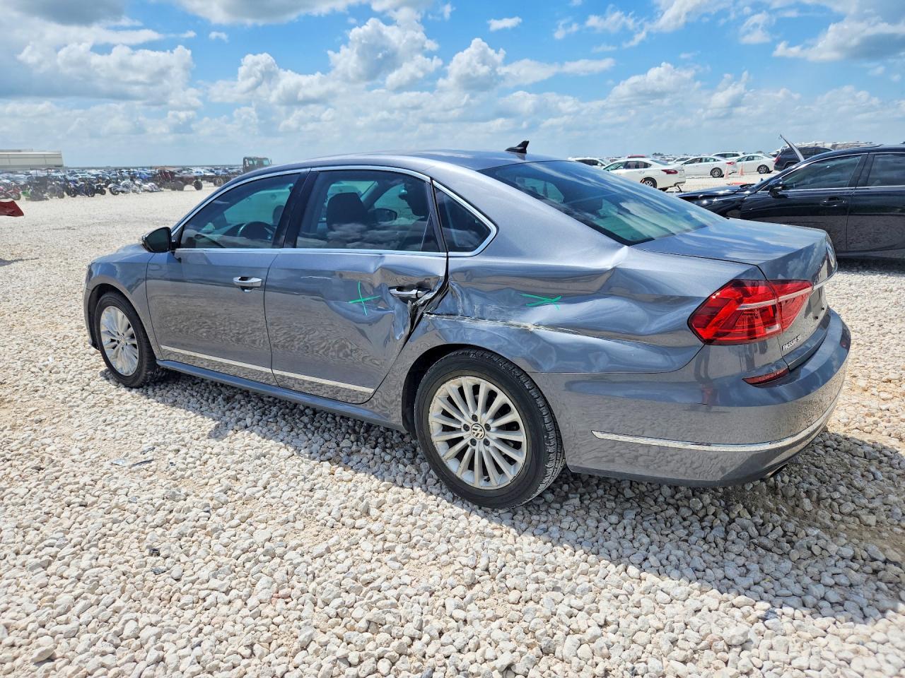 2016 VOLKSWAGEN Passat