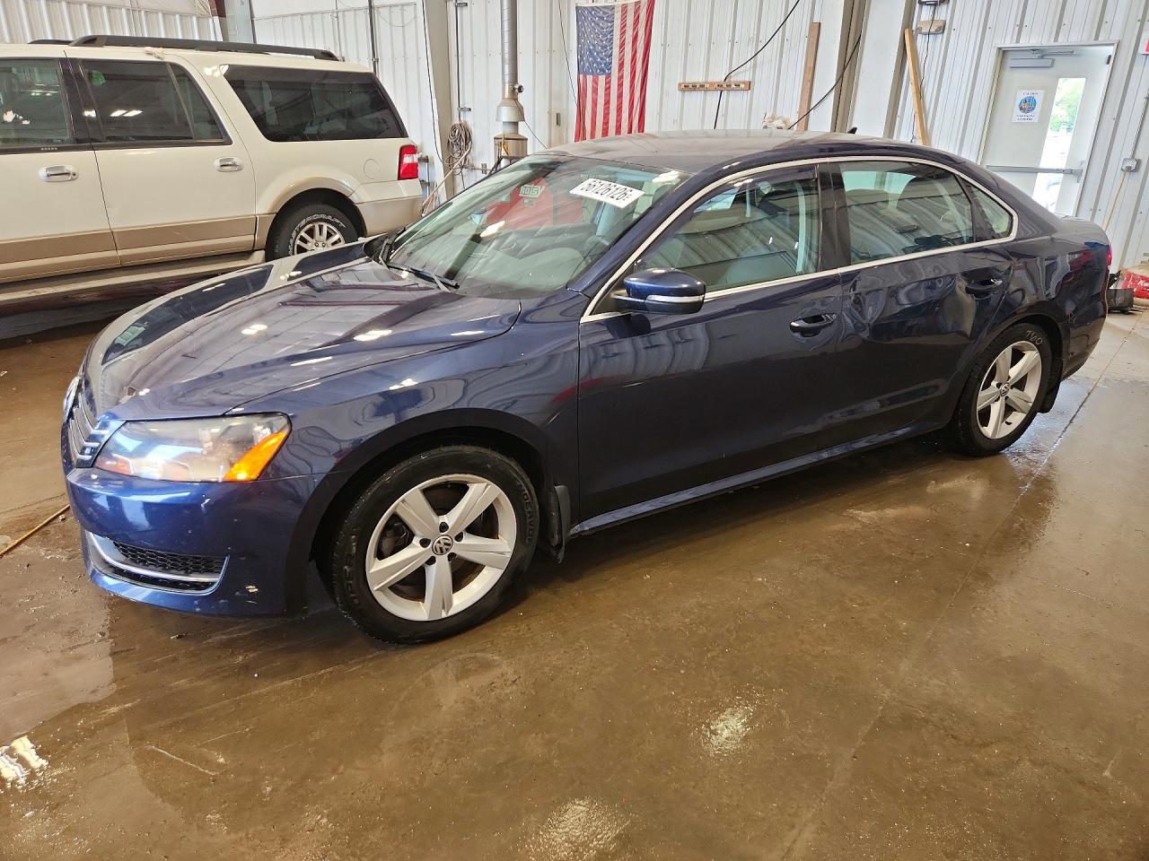 2013 VOLKSWAGEN Passat