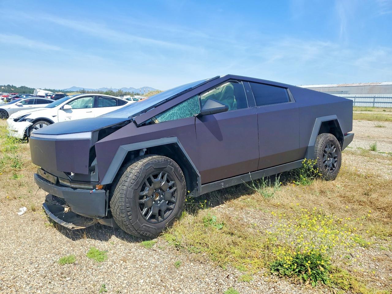 2024 TESLA Cybertruck