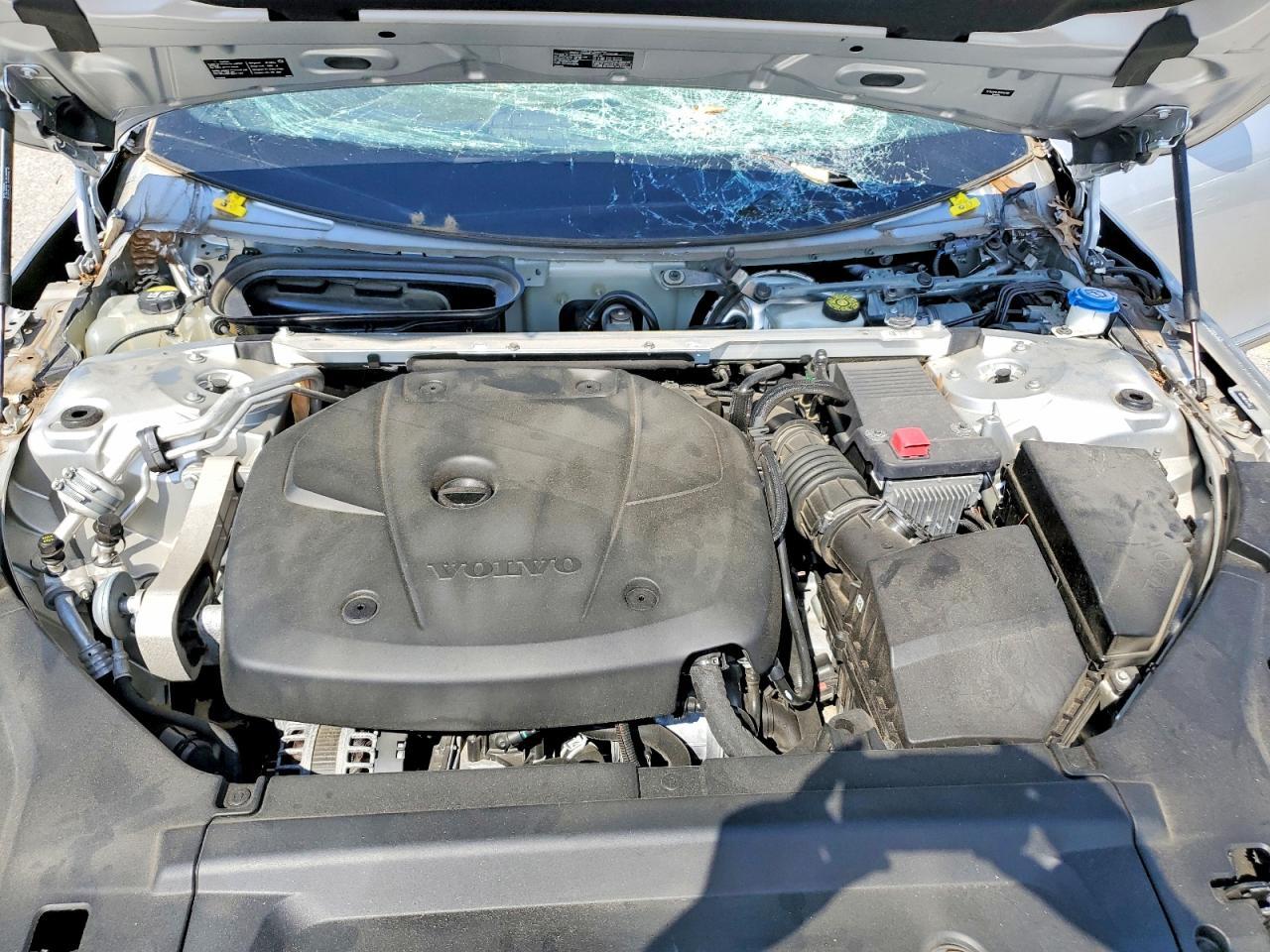 2017 VOLVO S90