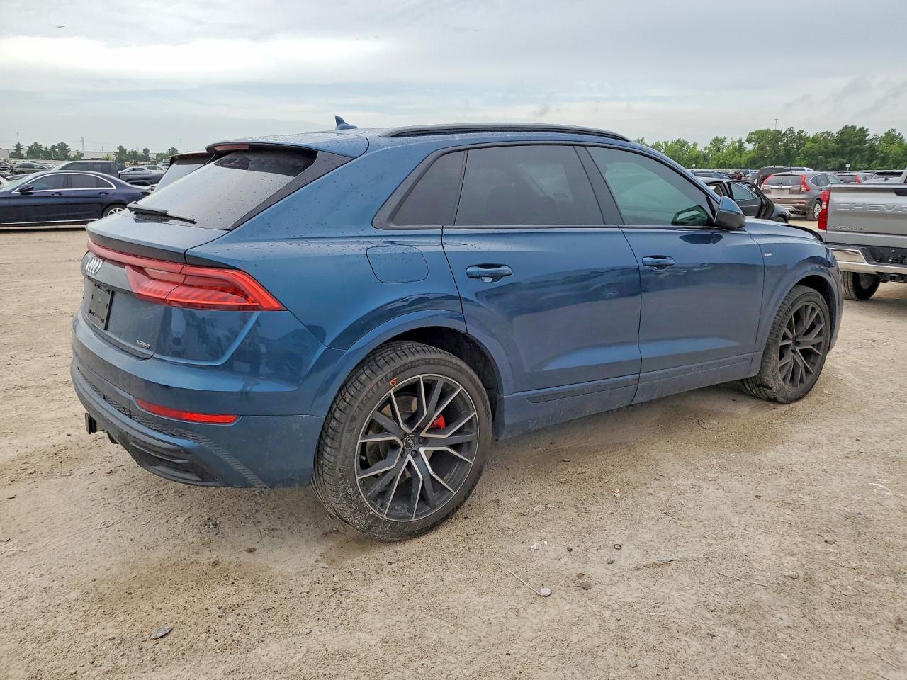 2020 AUDI Q8