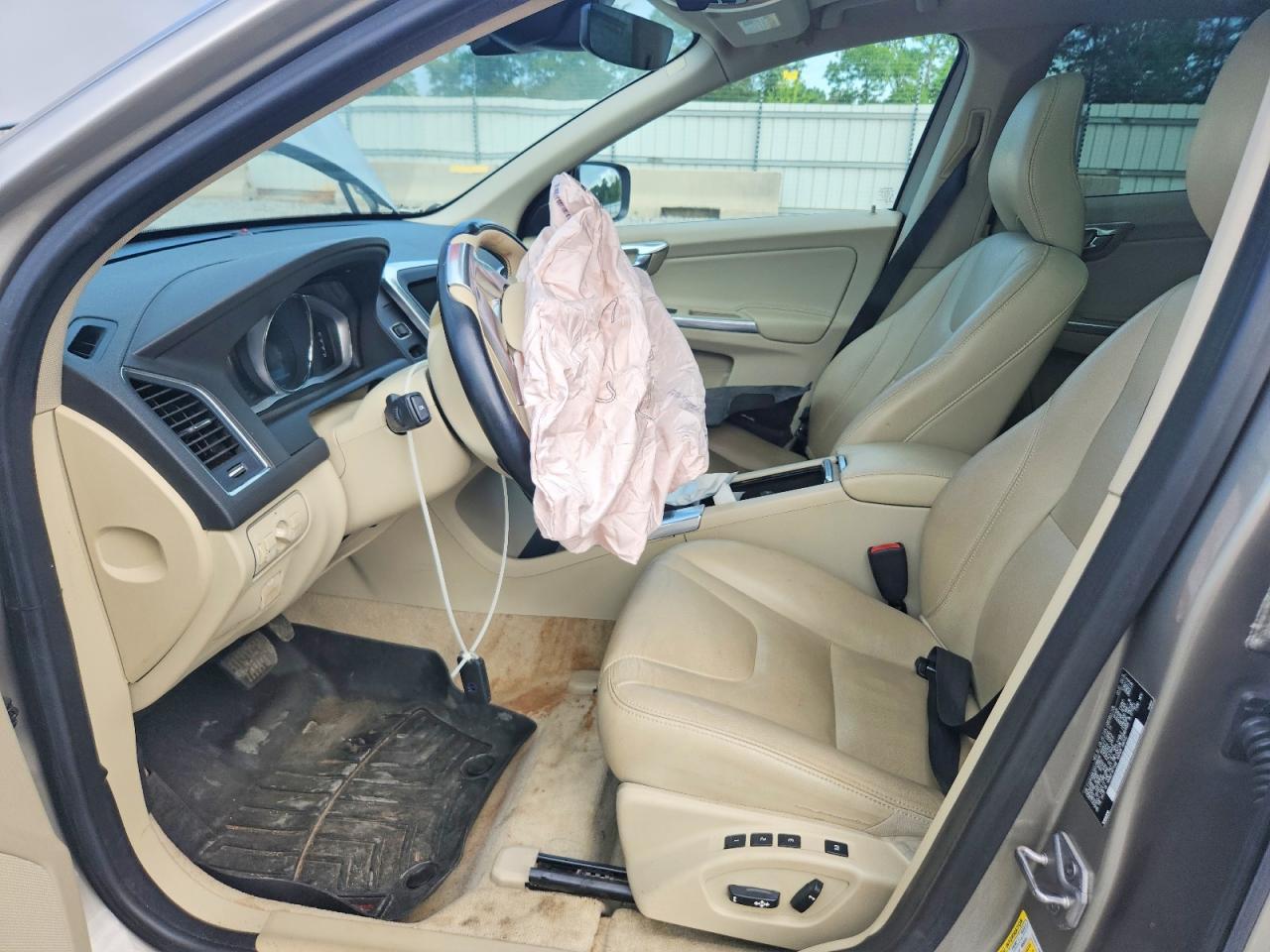 2016 VOLVO XC60