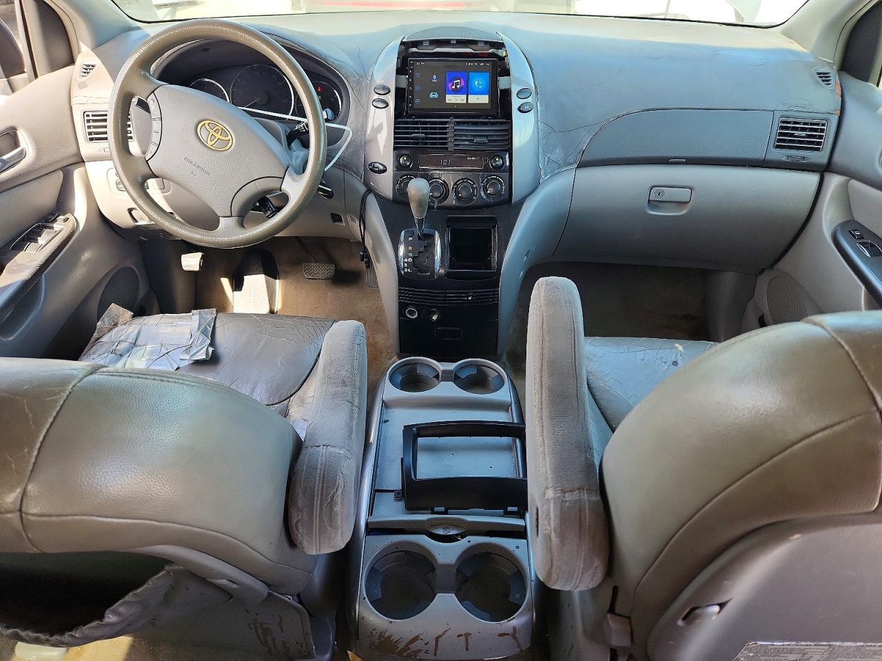 2010 TOYOTA SIENNA