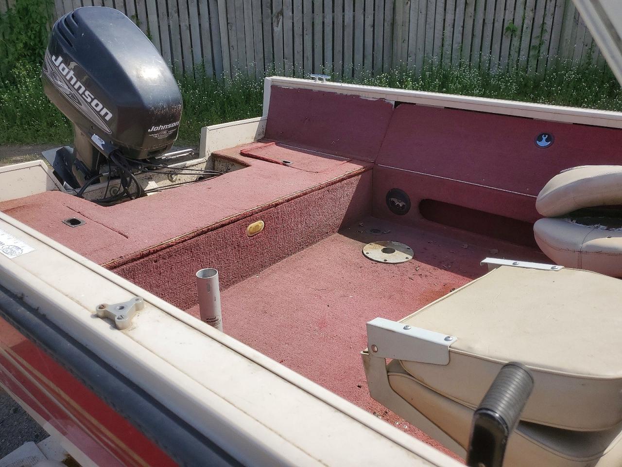 2001 CRESTLINER Boat