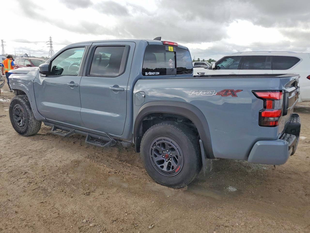 2025 NISSAN Frontier