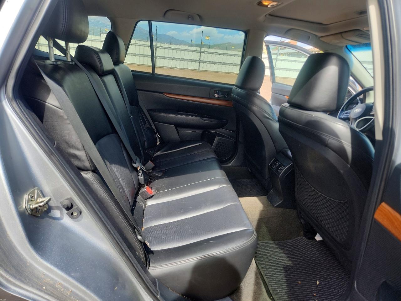 2013 SUBARU Outback