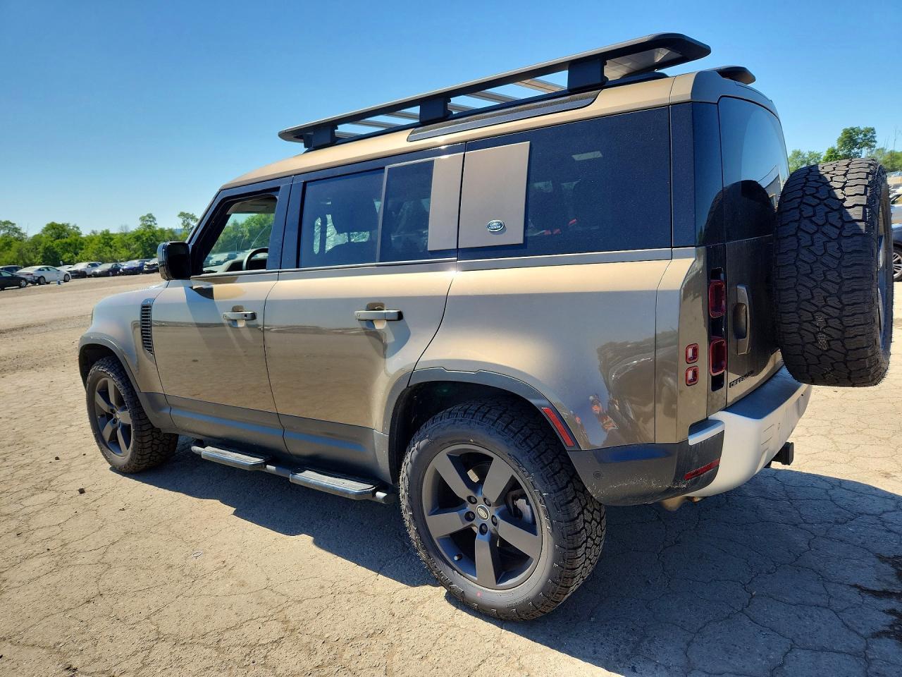 2024 LAND ROVER Defender