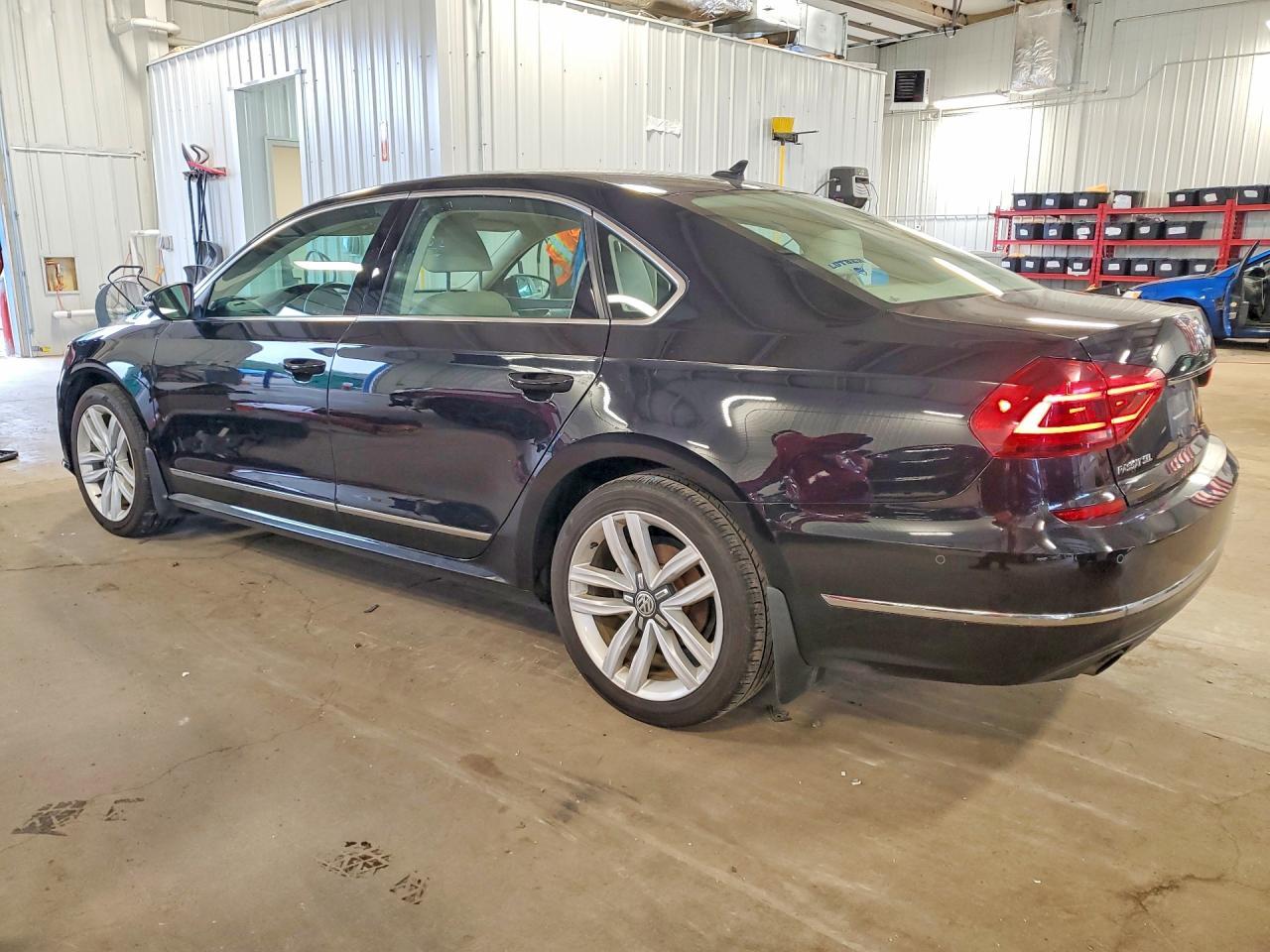 2017 VOLKSWAGEN Passat