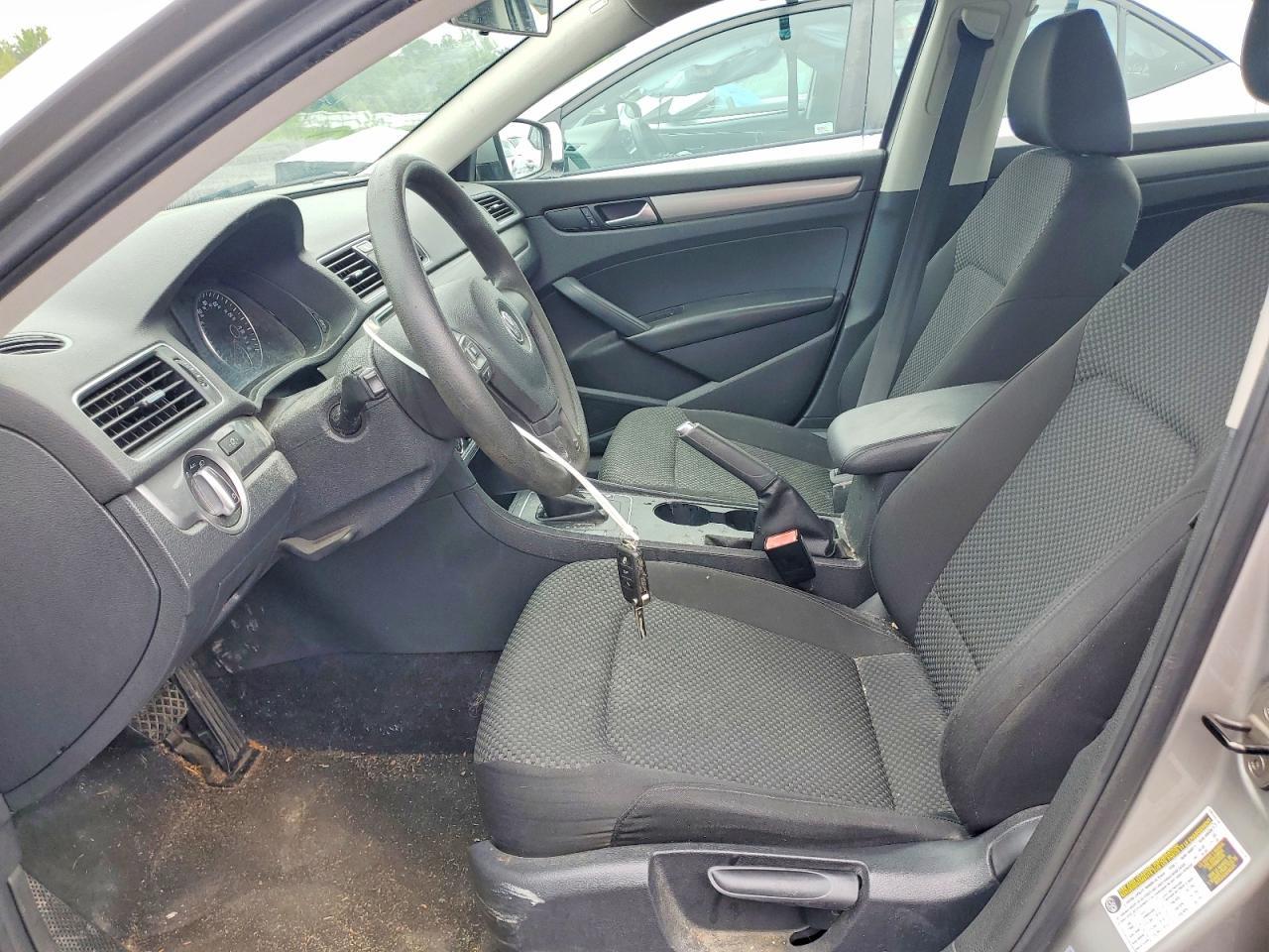 2014 VOLKSWAGEN Passat