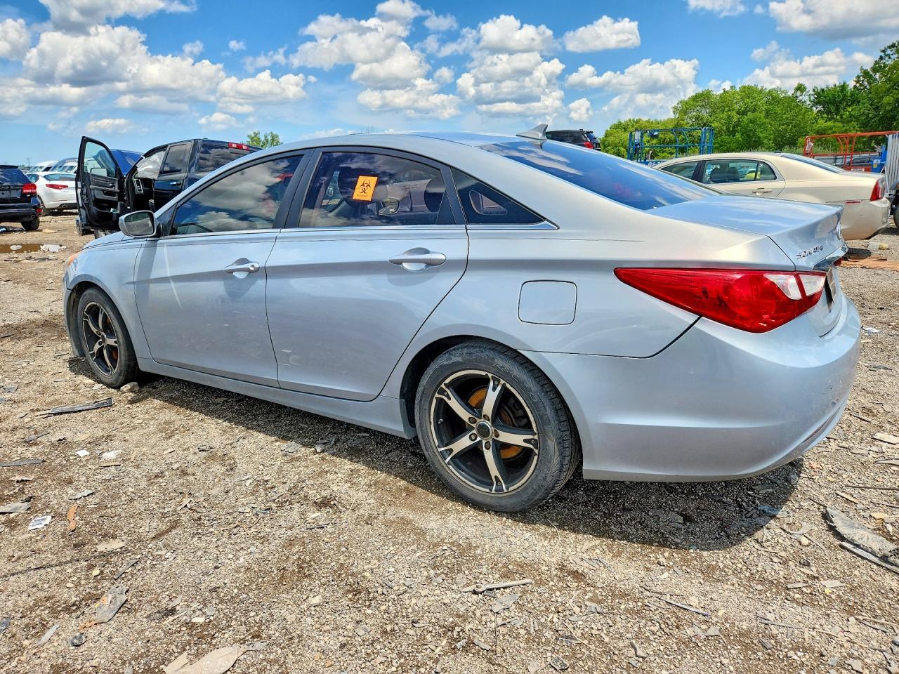 2011 HYUNDAI SONATA