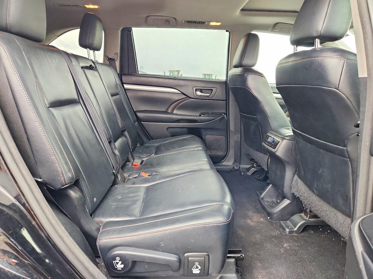 2016 TOYOTA HIGHLANDER
