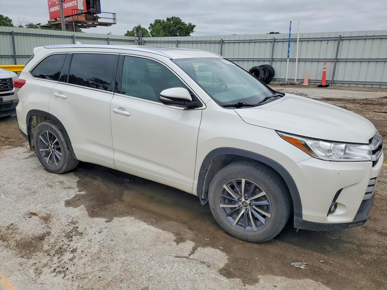 2017 TOYOTA HIGHLANDER