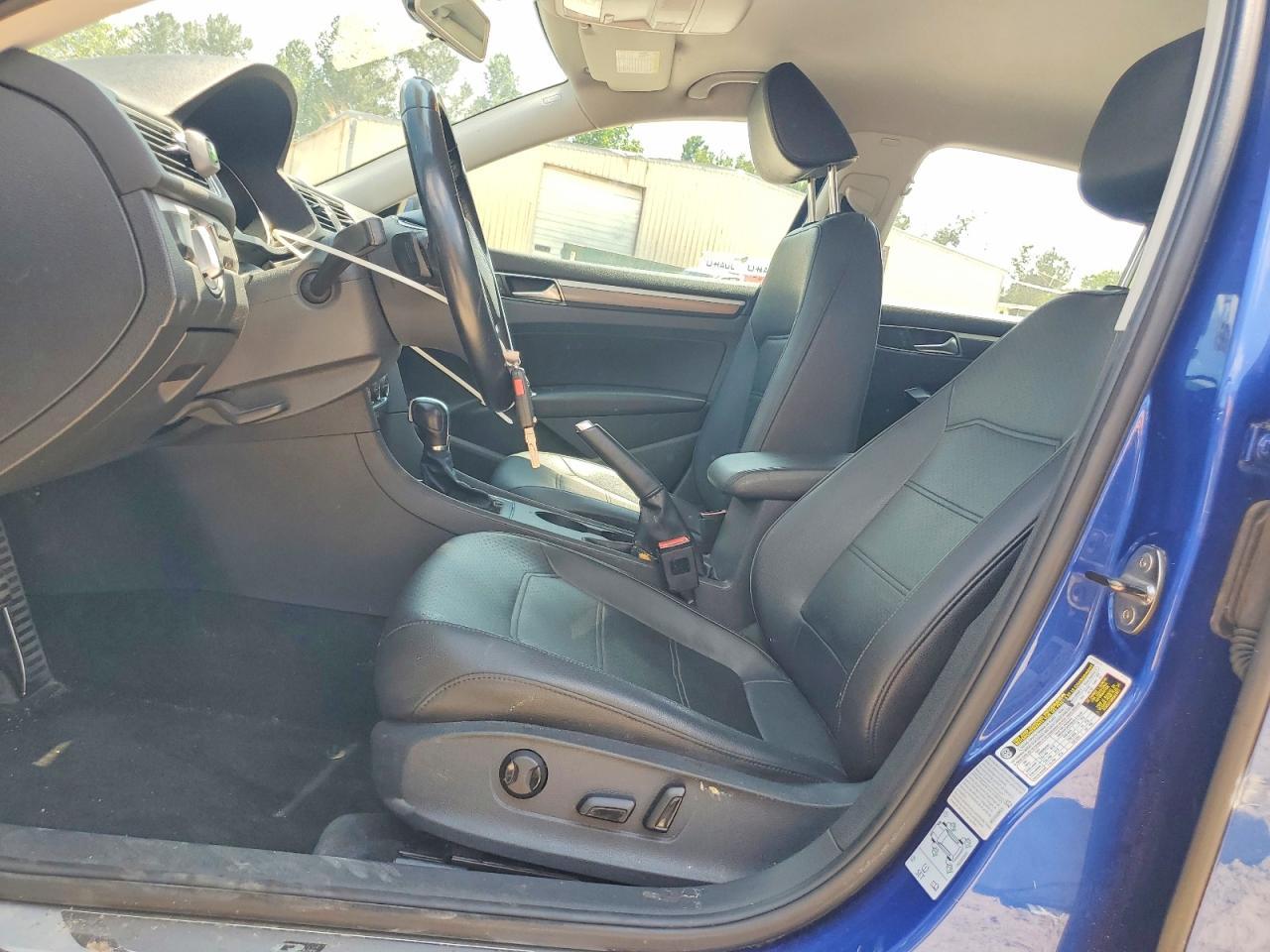 2017 VOLKSWAGEN Passat