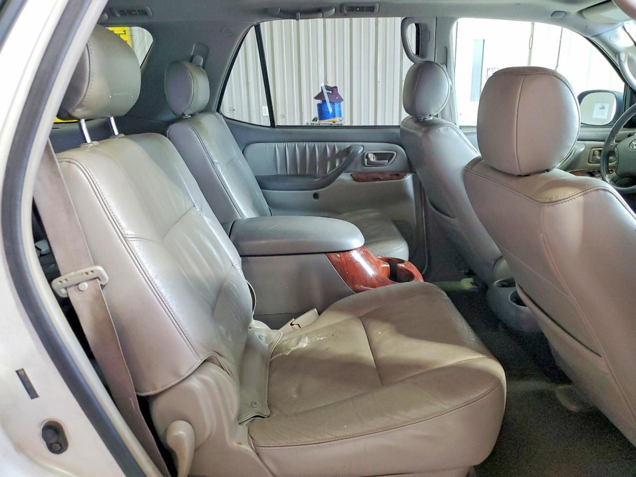 2005 TOYOTA Sequoia