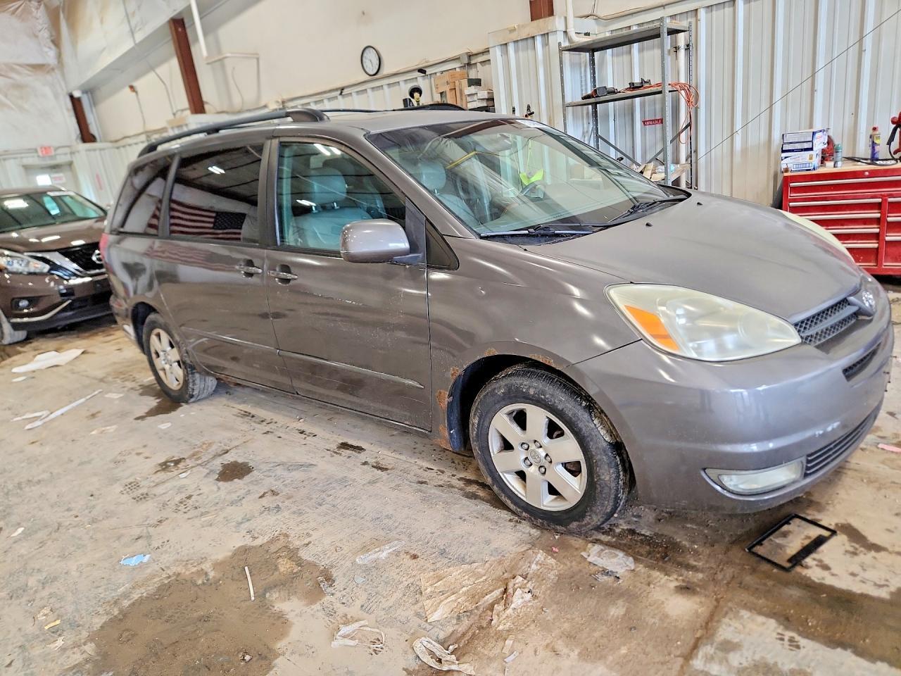 2004 TOYOTA SIENNA