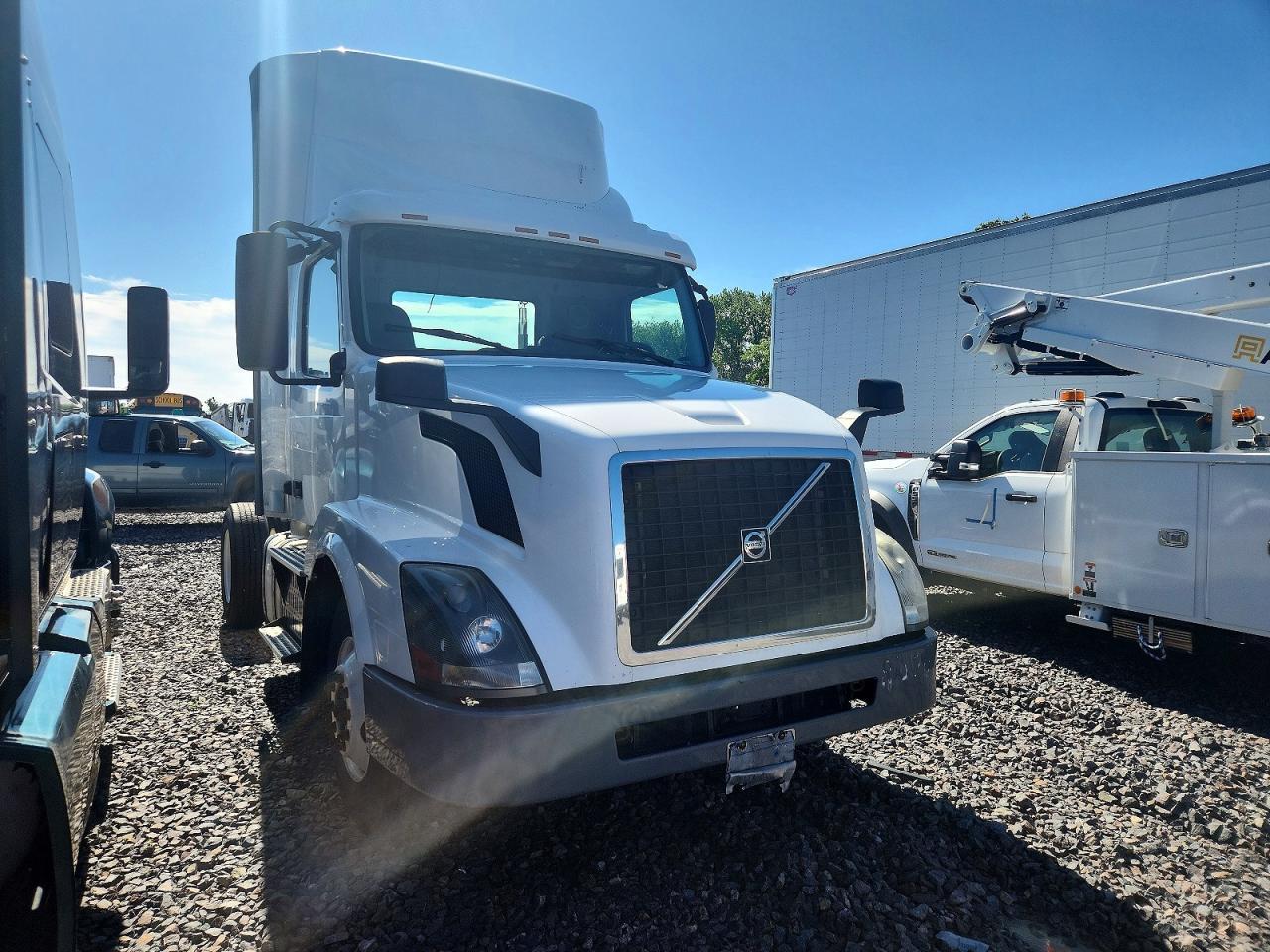 2016 VOLVO VNL