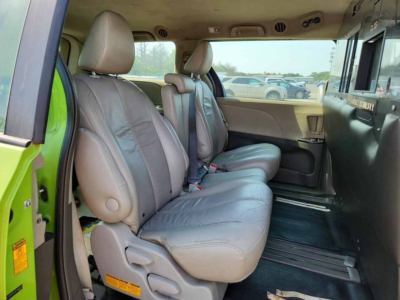 2014 TOYOTA SIENNA