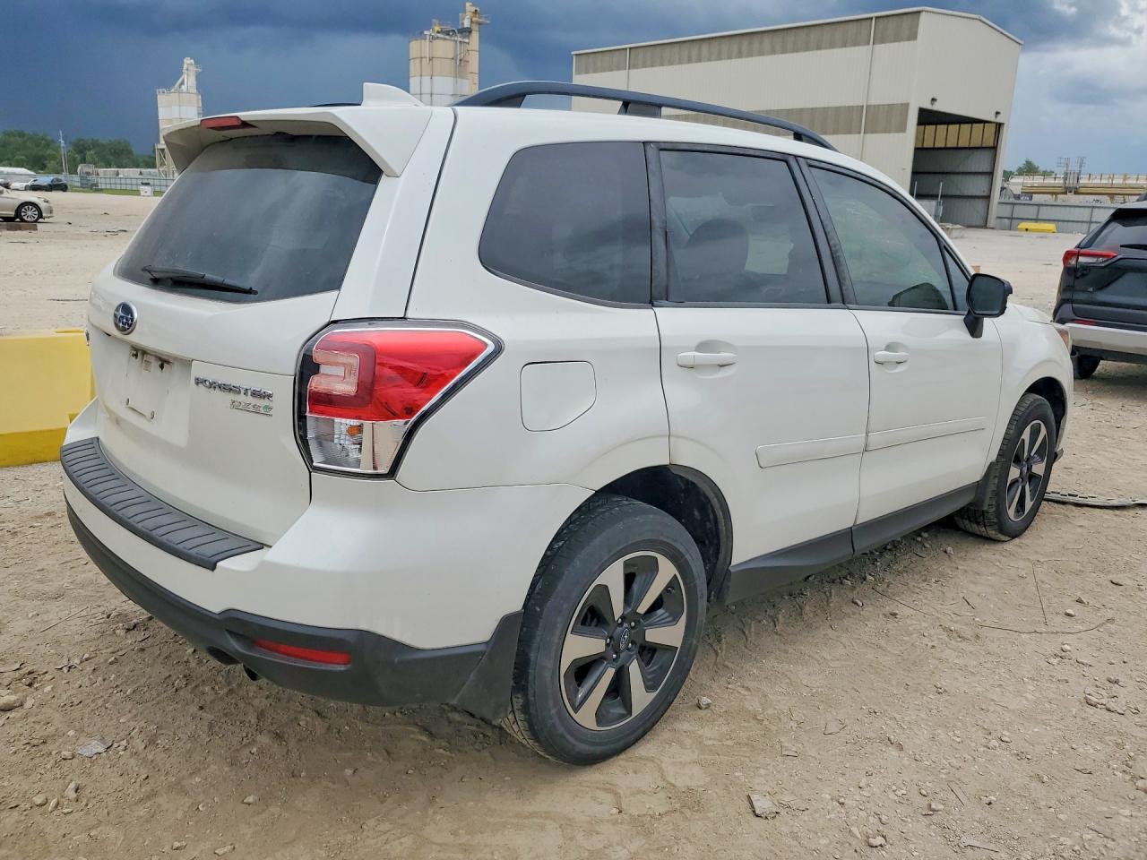 2017 SUBARU FORESTER