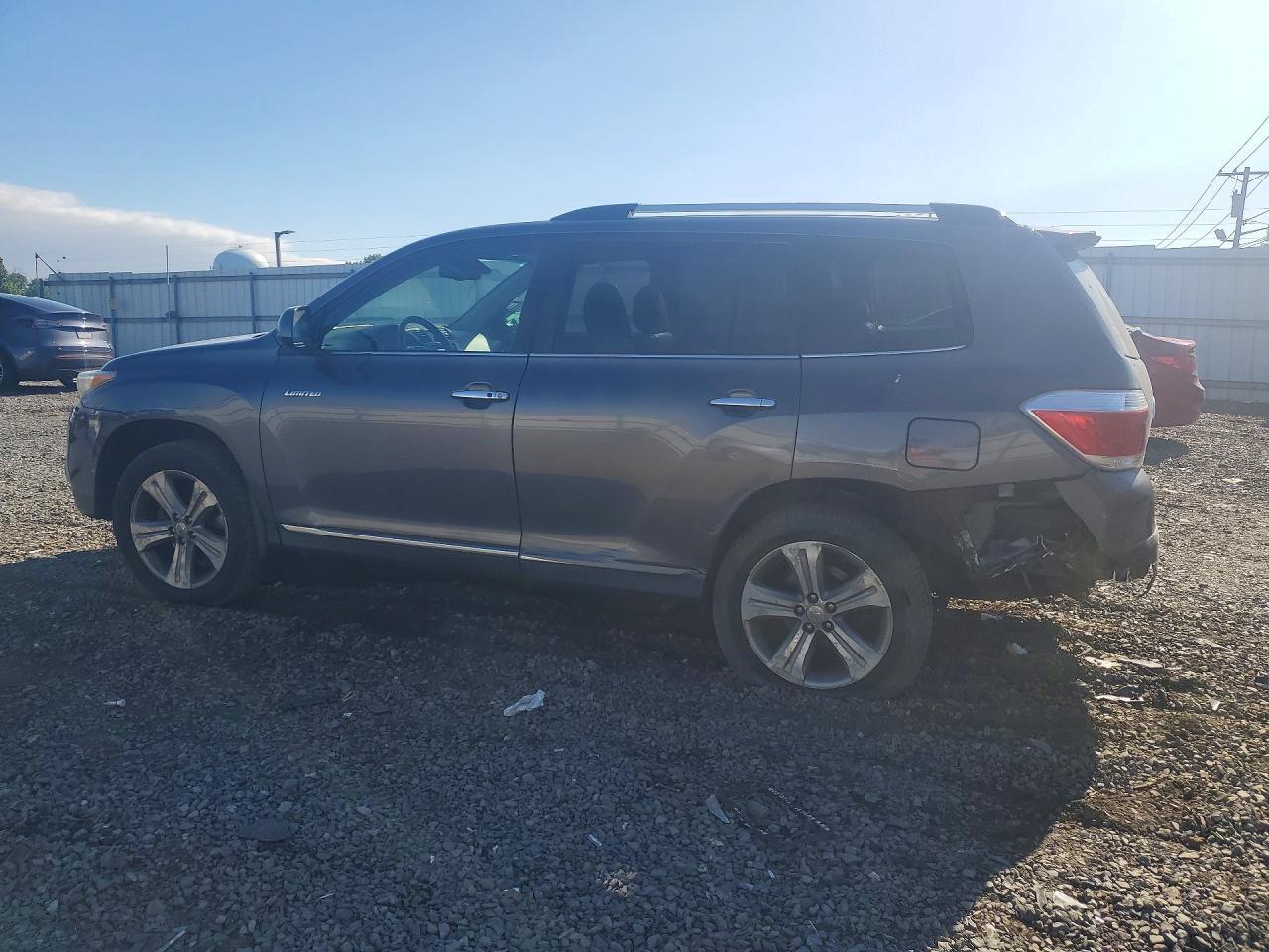 2013 TOYOTA HIGHLANDER