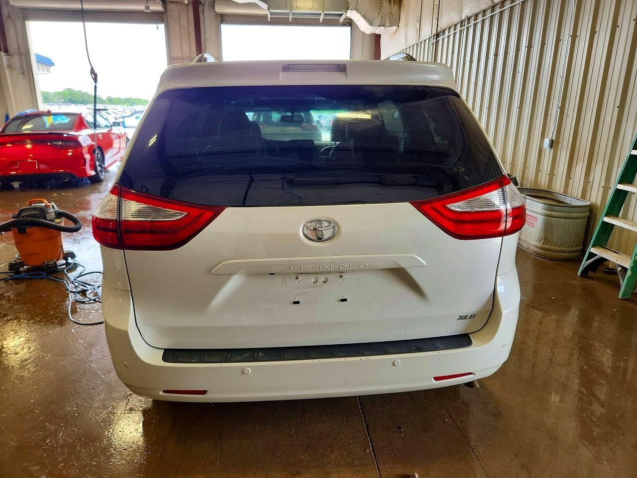 2015 TOYOTA SIENNA