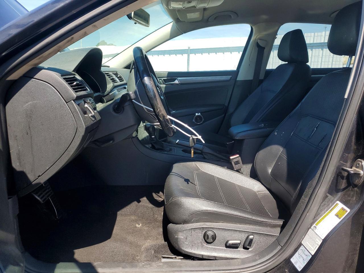 2017 VOLKSWAGEN Passat