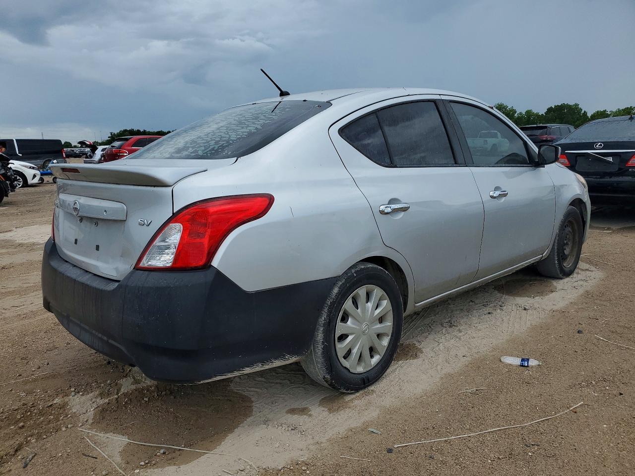 2017 NISSAN VERSA