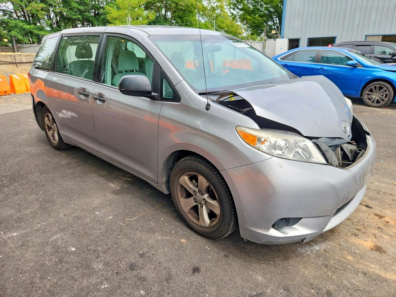 2013 TOYOTA SIENNA