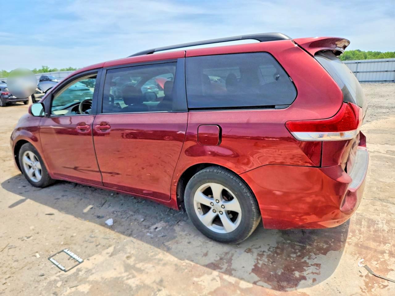 2012 TOYOTA SIENNA