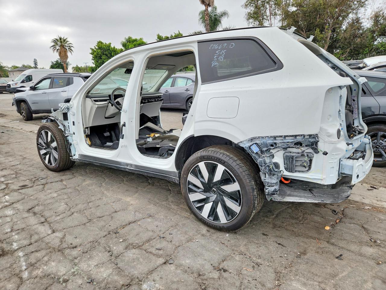 2025 VOLVO Ex90